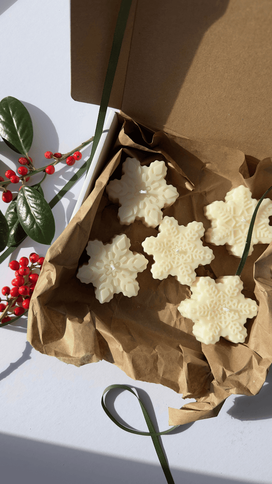 Red Berry and Holly Snowflake Scented candles | Christmas Scented candle |Soy wax candle