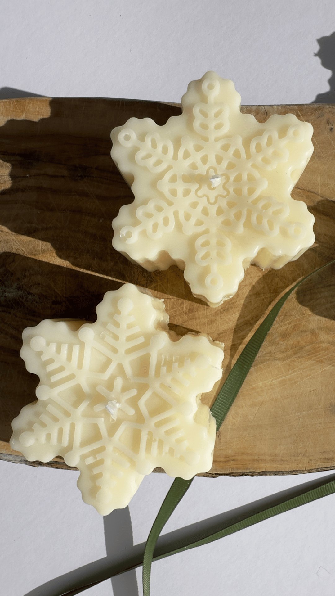 Red Berry and Holly Snowflake Scented candles | Christmas Scented candle |Soy wax candle
