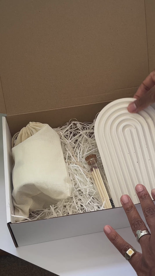 Luxury Mother’s Day Candle Giftset for Mum – Candle, Display Tray & Matchstick Jar